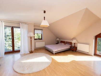 Dom Czernica, M. Reja