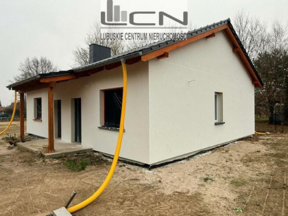 Sprzedaż: wolnostojący dom