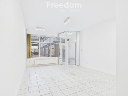 Lokal + mieszkanie w Kwadracie, centrum Pruszcza