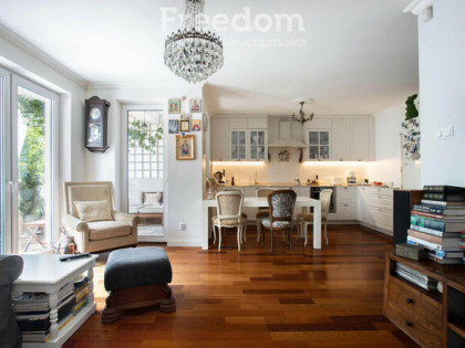 Stylowe mieszkanie z ogródkiem i loggią Józefosław