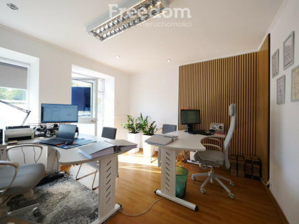 Plac Narutowicza – lokal usługowy z dużym ruchem