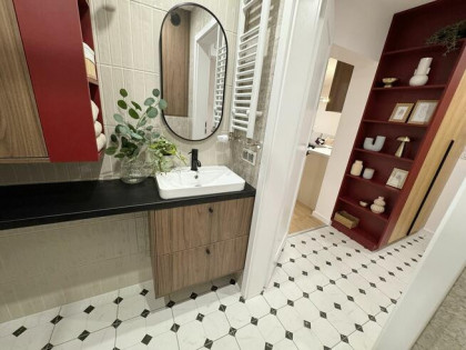 Z widokiem na góry i parkingiem