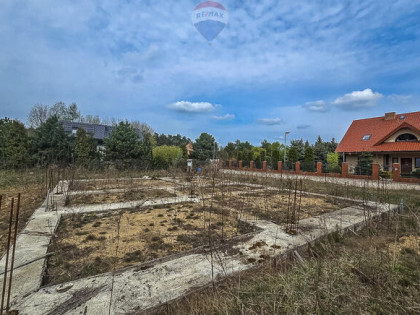 Leonów • Działka z budową i mediami • 1300 m²