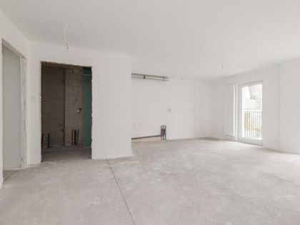 Duży salon, 3 lub 4 pokoje, balkon, kameralnie