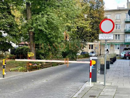 Przestronne 2 pok. | 100m. do metra | parter