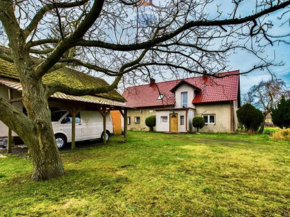 Na sprzedaż dom i budynki gospodarcze