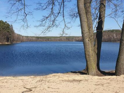 Ogrodzona działka budowlana - z widokiem na plażę i jezioro