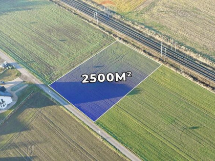 Działka 2.500 m², możliwość zabudowy mieszkaniowej