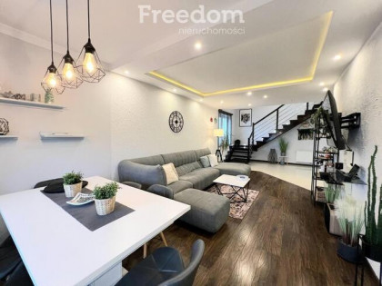 Dwupoziomowy apartament w dobrej lokalizacji