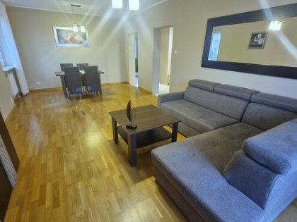 Umeblowane 3 pokojowe mieszkanie na terenie zamkniętym.