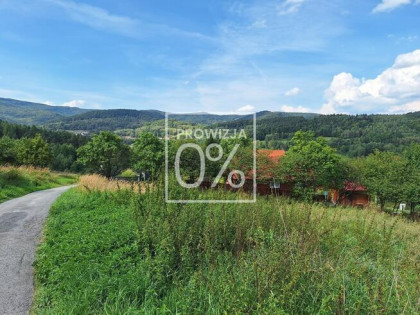 Działka budowlana z widokiem na pasma górskie