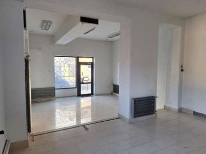 Lokal handlowo-usługowy w centrum miasta przy DK28