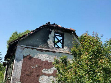 Sprzedam działkę z budynkiem