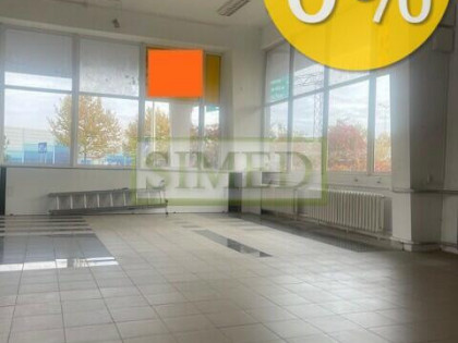 Parter , witryny ,parking , wysokość 4,5m ,reklama