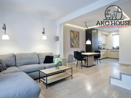 Nowoczesny Dom z Garażem: Komfort i Funkcjonalność