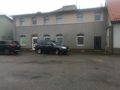 Budynek uslugowy z mieszkaniami 3 km do morza