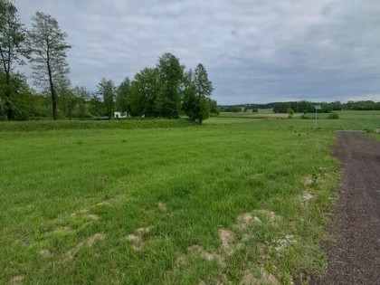 Działka budowlana z wodą i warunkami zabudowy o powierzchni