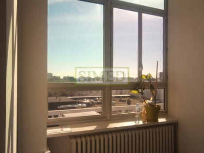 Dostęp 24h.  17 m2 ,wys. 3,4m recepcja , ochrona