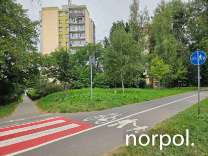 Mieszkanie z 3 niezależnymi pokojami, osobna kuchnia, łazienka, toaleta, balkon