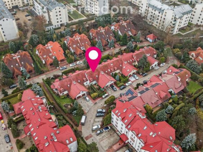 Dom w Warszawie na kameralnym osiedlu