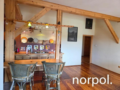 Stylowe mieszkanie w kamienicy przy Młynówce Królewskiej, ponad dachami innych