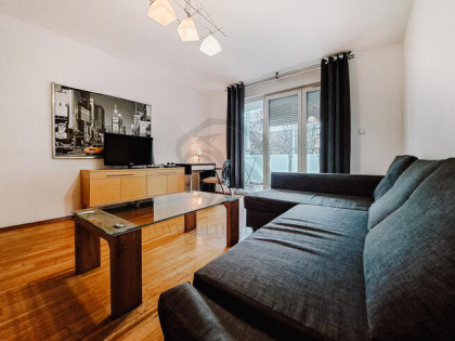 "Balkon otoczony zielenią " – historia dwóch pokoi