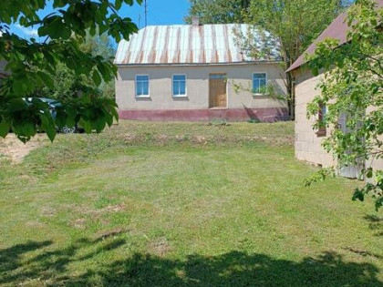 Siedlisko z domem i budynkami oraz ziemią