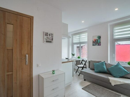 Wynajmę jasną kawalerkę, blisko UMED, Dworcowa 5