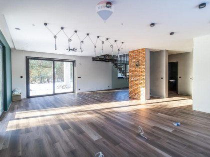 Nowy dom z pompą ciepła i garażem, blisko Łodzi