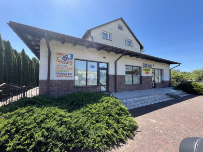 Dom 286 mkw z częścią handlową 230 mkw w Dęblinie.