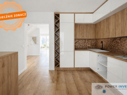 Dom z ogródkiem, garażem i miejscem postojowym