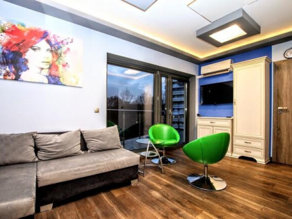 z tarasami, klimatyzacją, poddaszem użytkowym