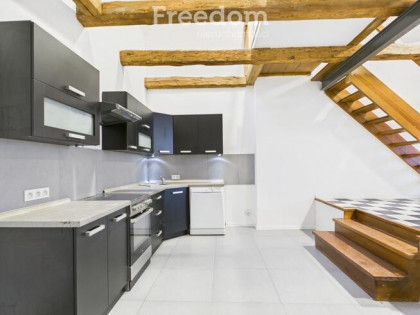 Dwupoziomowe mieszkanie z antresolą