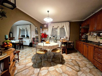 Dom Żarów, Cicha okolica