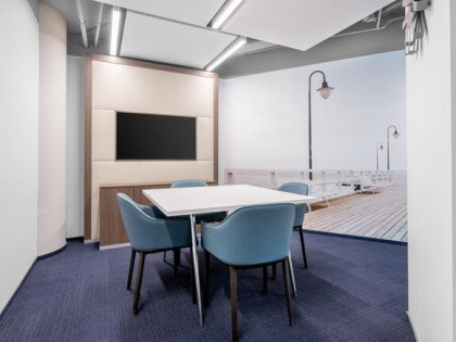 Powierzchnię biurową na planie otwartym.