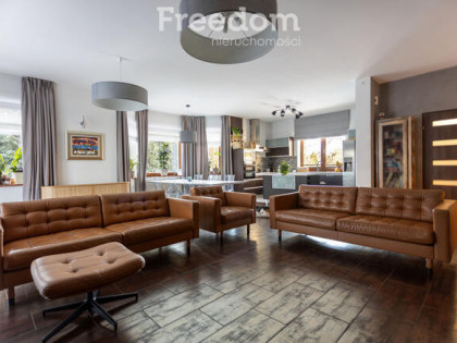 Przestronny dom na dużej działce Lesznowola