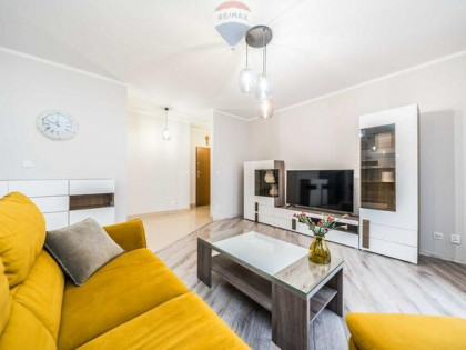 2 pokoje z balkonem i miejscem w hali garażowej