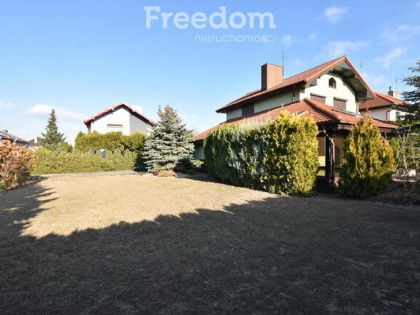 Duży dom 300 m2/3 mieszkania/pod najem/ogród/garaż