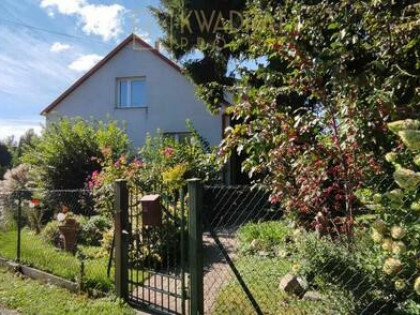 Dom przy głównej drodze na Zalesiu