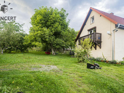 Dom z zabudowaniami z dużą, zieloną działką w cichej okolicy