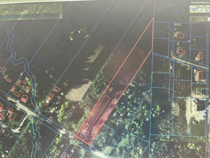 Teren z halami po kurnikach