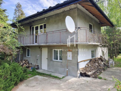 DOM  W MIEJSCOWOŚCI FOLUSZ