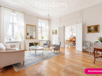 Mieszkanie z potencjałem i stylem w kamienicy!