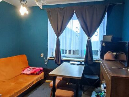 Na sprzedaż dom jednorodzinny z potencjałem adaptacyjnym.