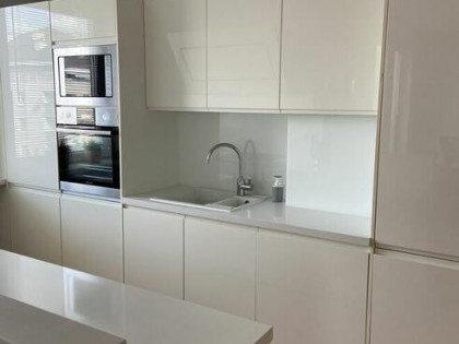 82 m 3 pokoje 2 łazienki garaż