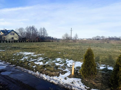 Duża działka z potencjałem za miastem