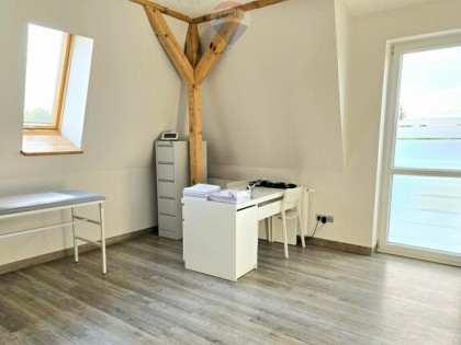 Smochowice: elegancki gabinet, świetna lokalizacja