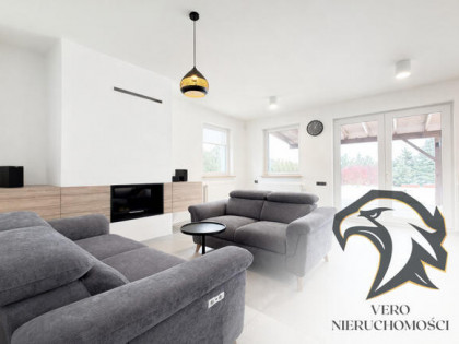 Krystalicznie przezroczysta i czysta.