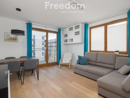 W cenie garaż i internet