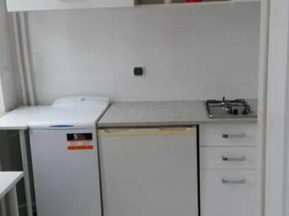 Pl.Zbawiciela,34m ,kamienica,3300 +liczniki